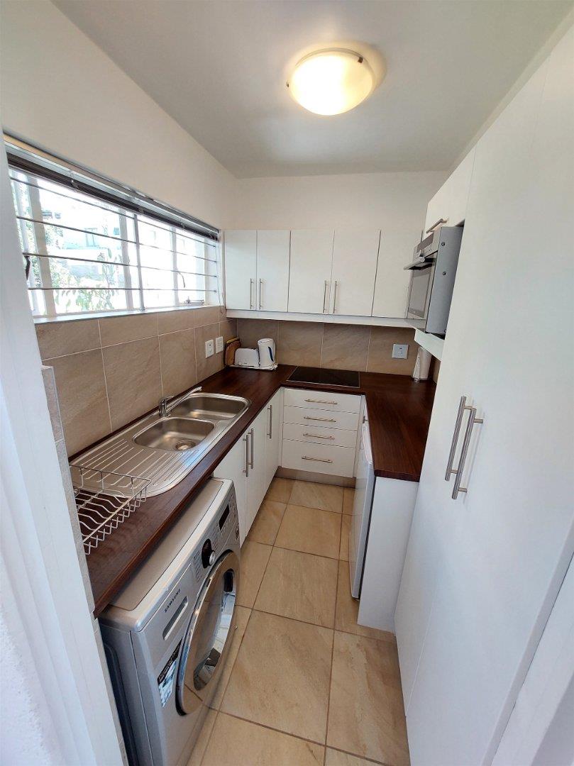 To Let 1 Bedroom Property for Rent in Sea Point Western Cape